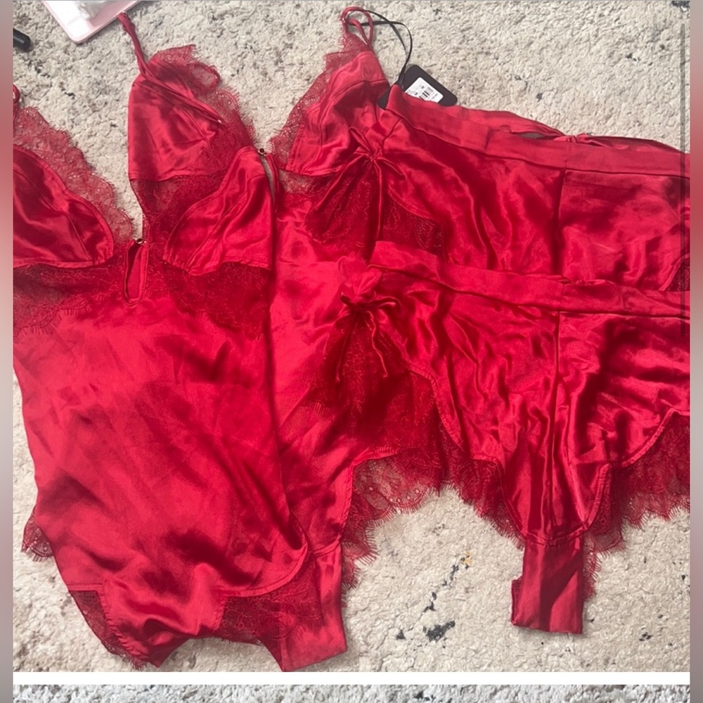 Amy body suit and shorts size Medium